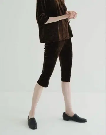 [ CLANE ] VELOUR CAPRI PANTS BROWN