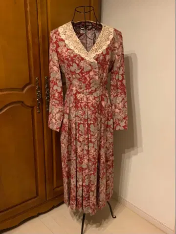 꽃무늬 레이스 옷깃 긴팔 원피스