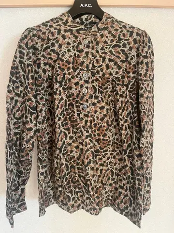 A.P.C. 레오파드 무늬 긴팔 셔츠