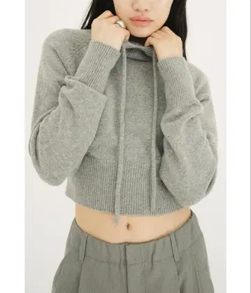 클라네 SHORT KNIT HOODIE