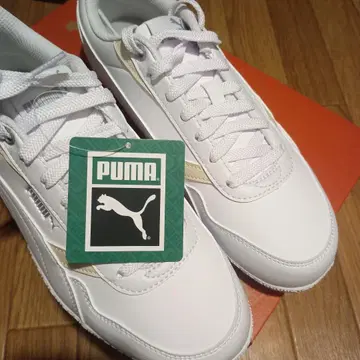 PUMA 화이트 스니커즈