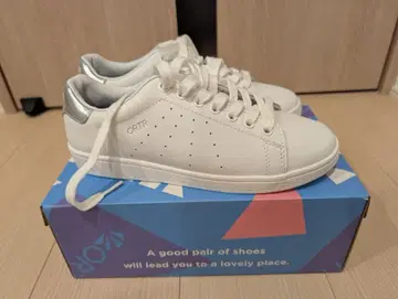 미사용 새상품 ORTR 화이트/실버 스니커즈 38