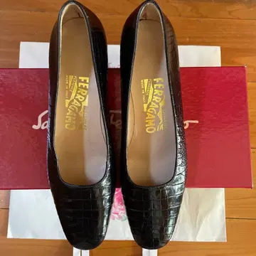 Ferragamo 블랙 크로커다일 펌프스 6 B 새상품