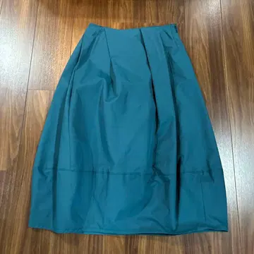 미사용 새상품 zucca 블루그린 롱 벌룬 스커트