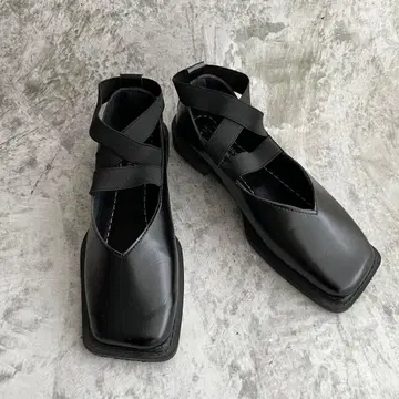 스퀘어토 레이스업 플랫 슈즈