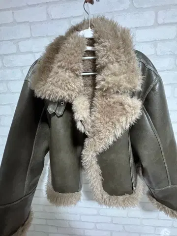 빈티지 스타일 숏 페이크 무스탕