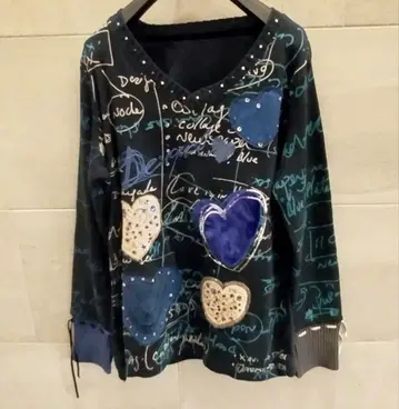 Desigual 데시구알 긴팔 코튼 상의 하트 비쥬 이소재 절개