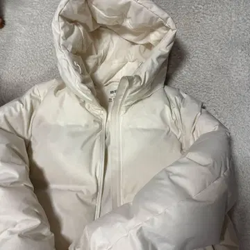 화이트 후드 부착 다운 자켓