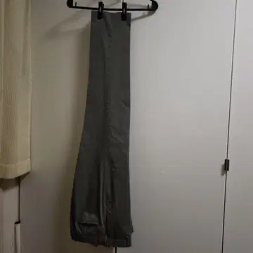 그레이 체크 무늬 슬랙스