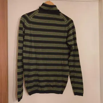 JOHN SMEDLEY 그린 스트라이프 터틀넥