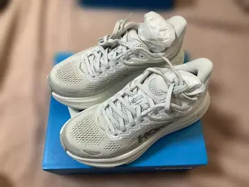 [23cm] HOKA BONDI 9 STARDUST / SILVER