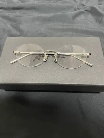 A.D.S.R. MALUMA/아이웨어