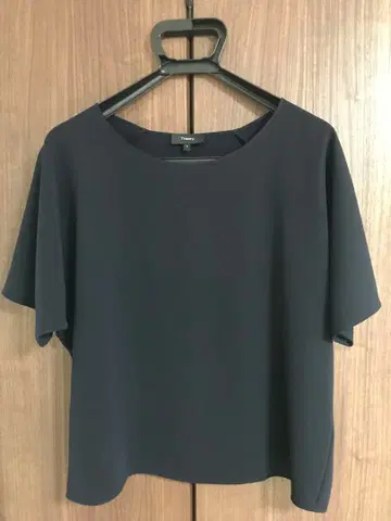 Theory 네이비 반팔 상의