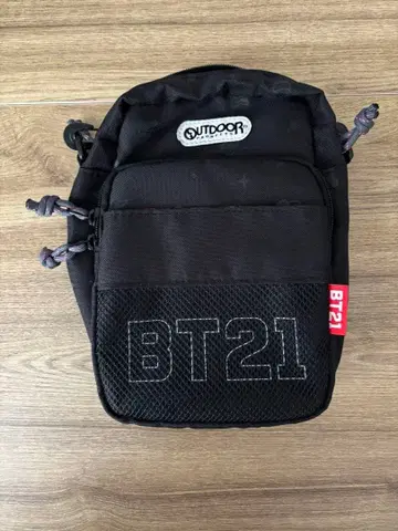 BT21 outdoor 숄더백 우체국
