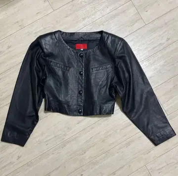 블랙 가죽 크롭 자켓