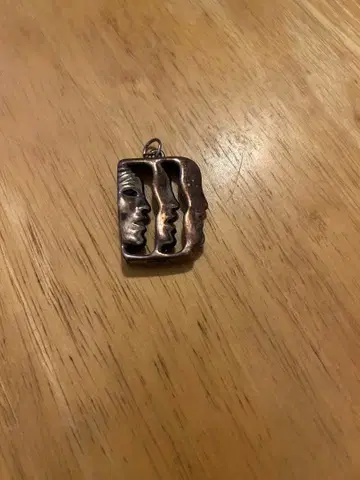 실버 얼굴 조각 펜던트 약 3cm x 2cm