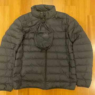 유니클로 울트라 라이트 다운 자켓 남성용 사이즈 XL 블랙