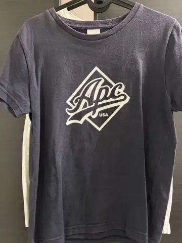 A.P.C. 네이비 로고 T셔츠 M