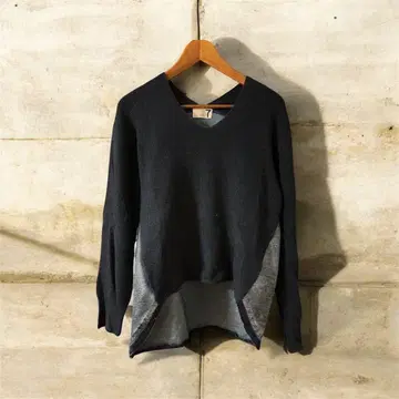 soeur 7 네이비 V넥 이소재 니트 긴팔 M 사이즈