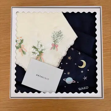 WAKO 꽃무늬 자수와 별자리 모티브 손수건 2장 세트