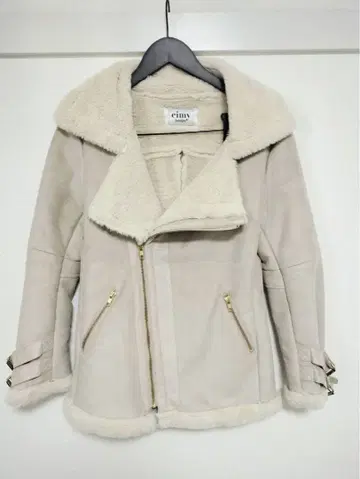 에이미 이스트 월 페이크 무스탕 라이더스 S