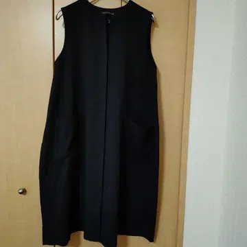 미즈이로 인디 블랙 슬리브리스 원피스