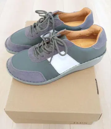 H.P.S 가죽 스니커즈