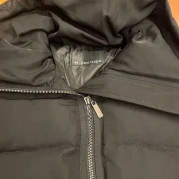 M-PREMIER 블랙 다운 자켓