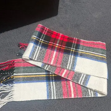 체크 무늬 프린지 머플러