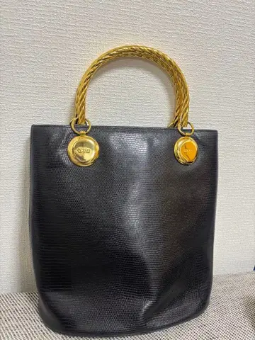 WAKO 블랙 핸드백 골드 컬러 핸들