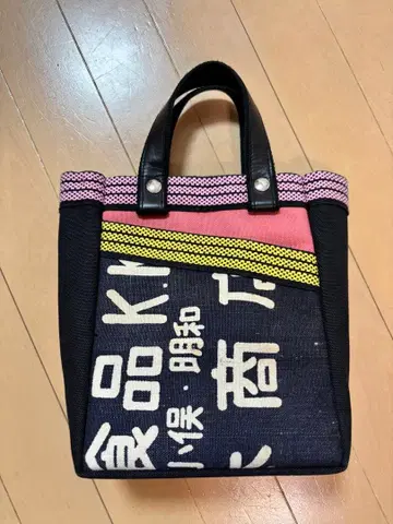 유니크 디자인 토트백