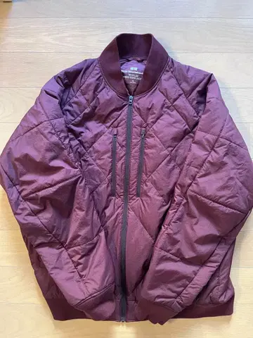 유니클로 화이트 마운티니어링 Hybrid Down Jacket