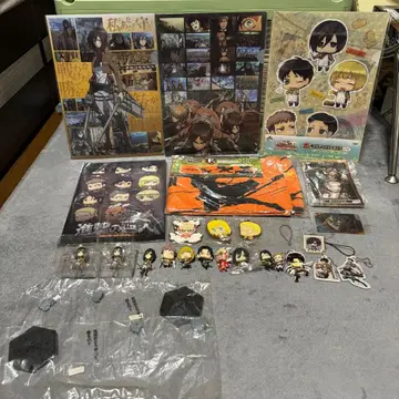 진격의 거인 캐릭터 굿즈 세트