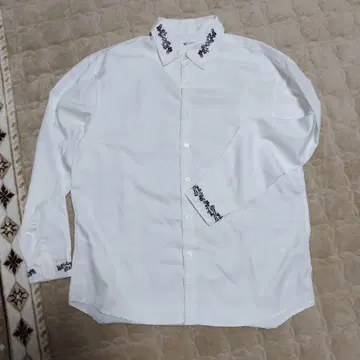 tk. 자수 포함 화이트 와이셔츠 XL