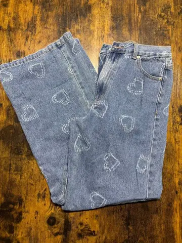 하트 무늬 자수 블루 데님 팬츠