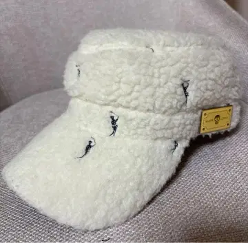 마크앤로나 워크캡 아이보리 x 네이비 스컬 자수 보아