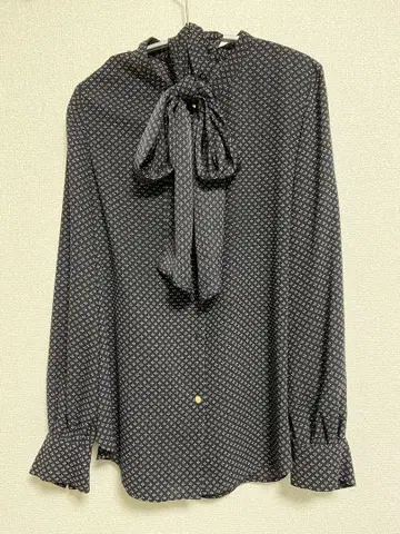 노리즈 보타이 블라우스