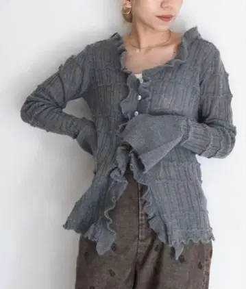 에이미 로우 랜덤 리브 프릴 니트 가디건 Eimee Law