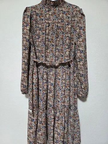 플라워 프린트 미디 기장 원피스 (벨트 포함)