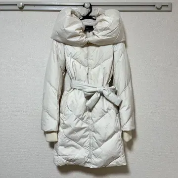 BCBG 맥스아즈리아 볼륨 컬러 다운 코트 화이트 아이보리