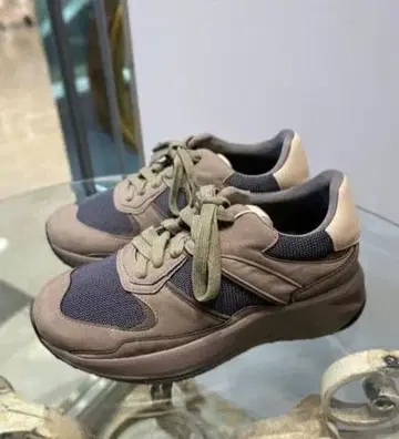 [새상품] emmi 에미 메쉬 콤비 스니커즈 24cm