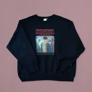 GU x Stranger Things 그래픽 맨투맨