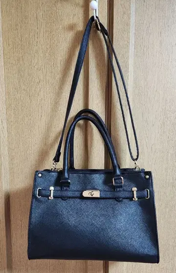 멀티 포켓 2way 숄더 핸드백 골드 금장 장식