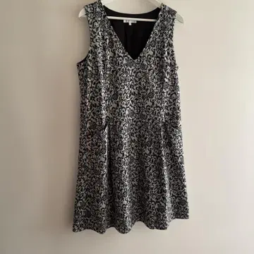 성숙한 점퍼 스커트