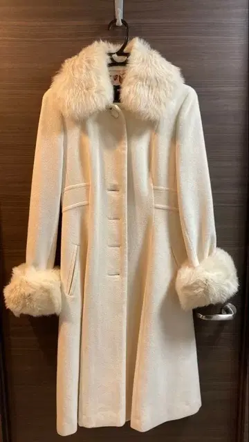 Jesus diamante 퍼 달린 화이트 코트