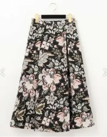 그레이스 콘티넨탈 턱 플레어 자카드 스커트