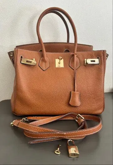 브라운 가죽 핸드백 대용량