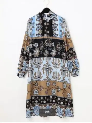 그레이스 콘티넨탈 하이넥 사라사 보더 프린트 원피스