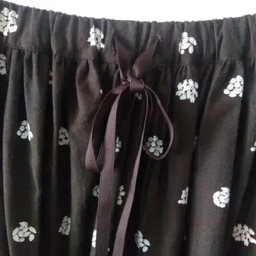 작은 동물 패턴 플레어 스커트