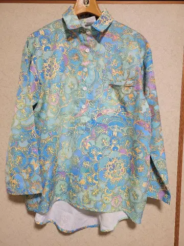 블루 계열 꽃무늬 긴팔 셔츠